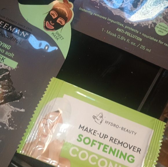 Coconut & Vitamin C Skincare Set - Picture 5 of 5